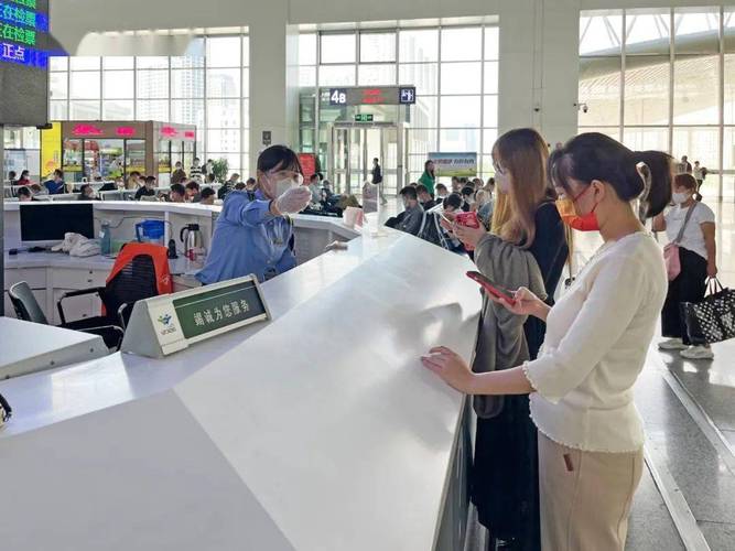 为提升旅客出行体验,上海,上海虹桥,上海南站增设"客服专员",为旅客